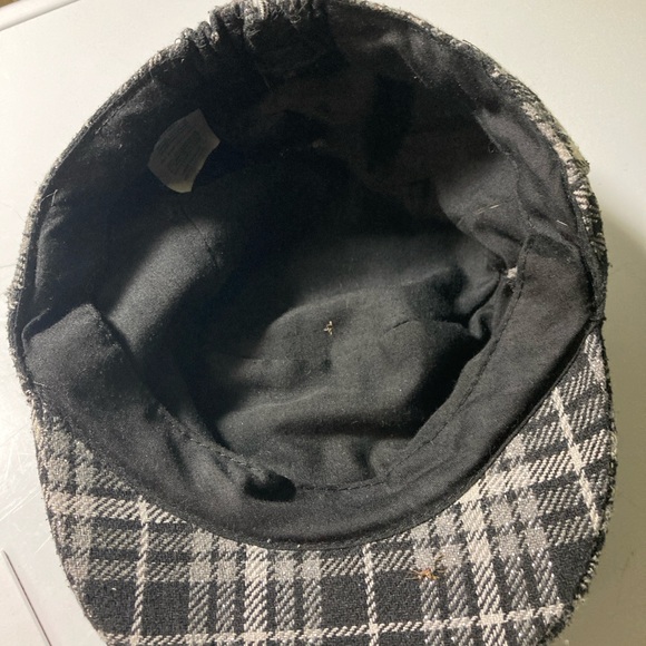 Stylish Black and White Plaid Cap - Picture 6 of 7